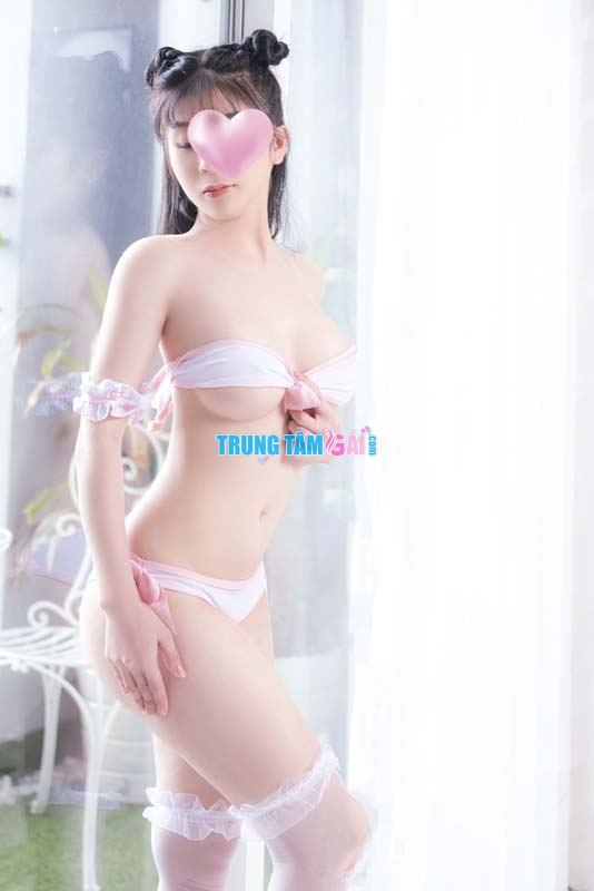 be-mi-chiec-loli-trang-tinh-nhi-nhanh-body-cang-mong-1894017-original.jpg