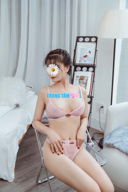 gai-xinh-khanh-linh-body-nong-bong-vu-to-mong-bu-2457165-original.jpg