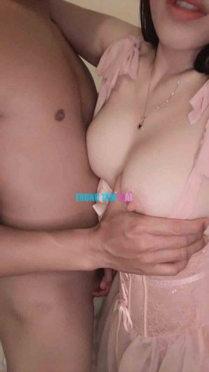 review-of-them-lon-dep-for-reup-hot-girl-uyen-nhi-thanh-nu-than-dam-chieu-khach-toi-ben-322339...jpg