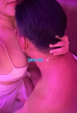 review-of-pham-van-hung-for-massage-fuck-thao-saka-sieu-pham-ngot-ngao-bat-tan-2807927-original.jpg